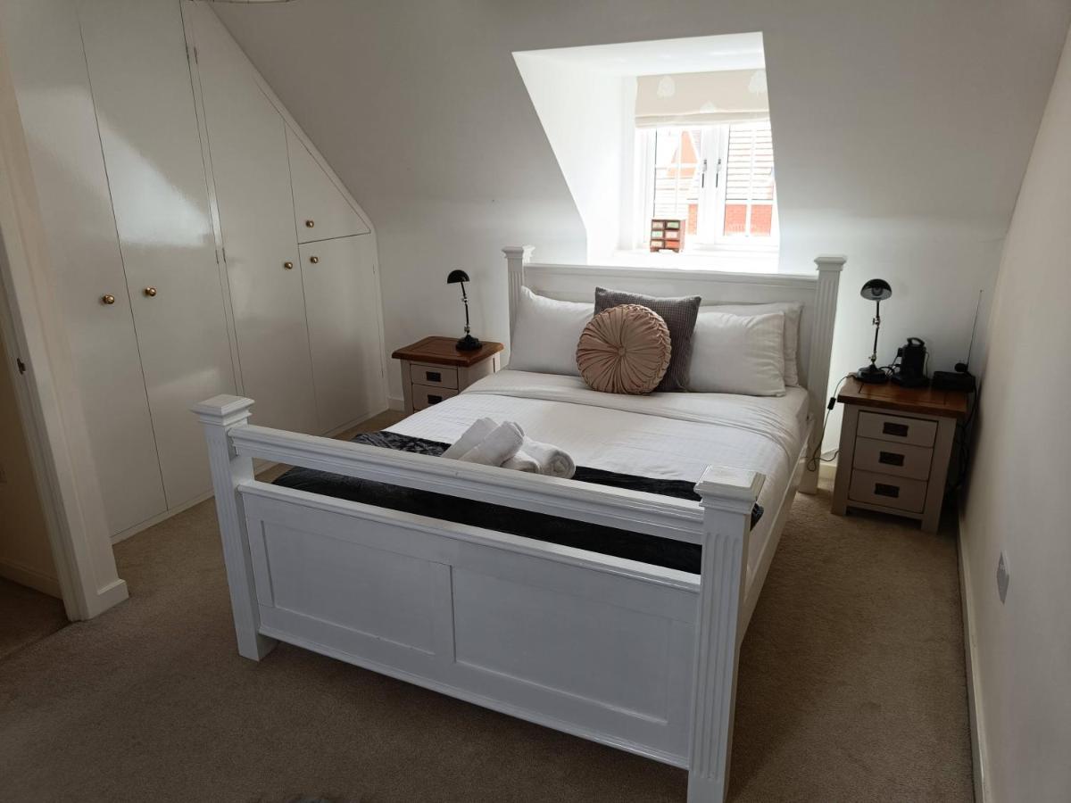 3 Bedroom Townhouse Near Bicester Village Exterior photo