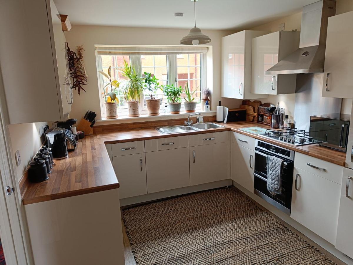 3 Bedroom Townhouse Near Bicester Village Exterior photo