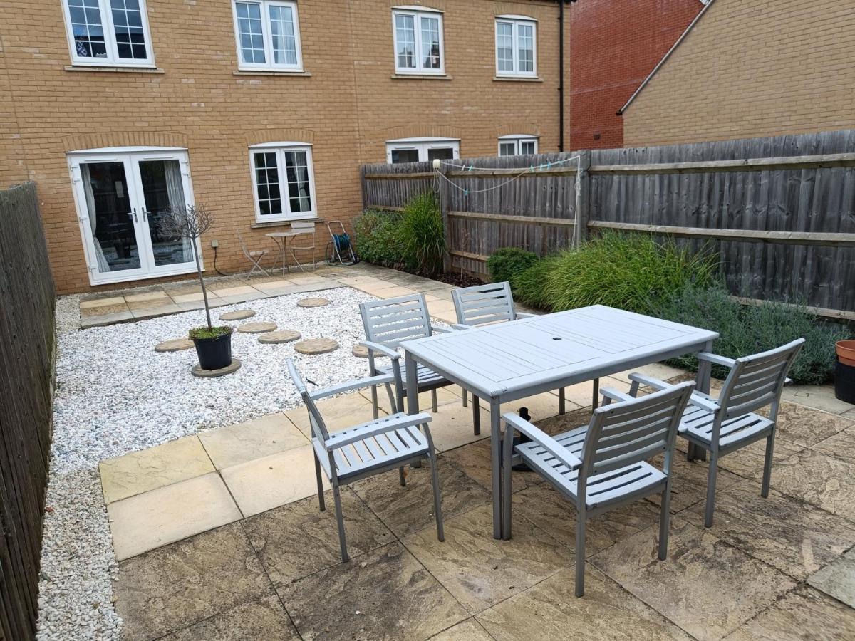 3 Bedroom Townhouse Near Bicester Village Exterior photo