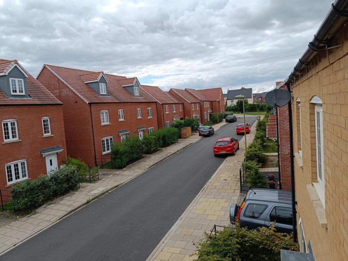 3 Bedroom Townhouse Near Bicester Village Exterior photo